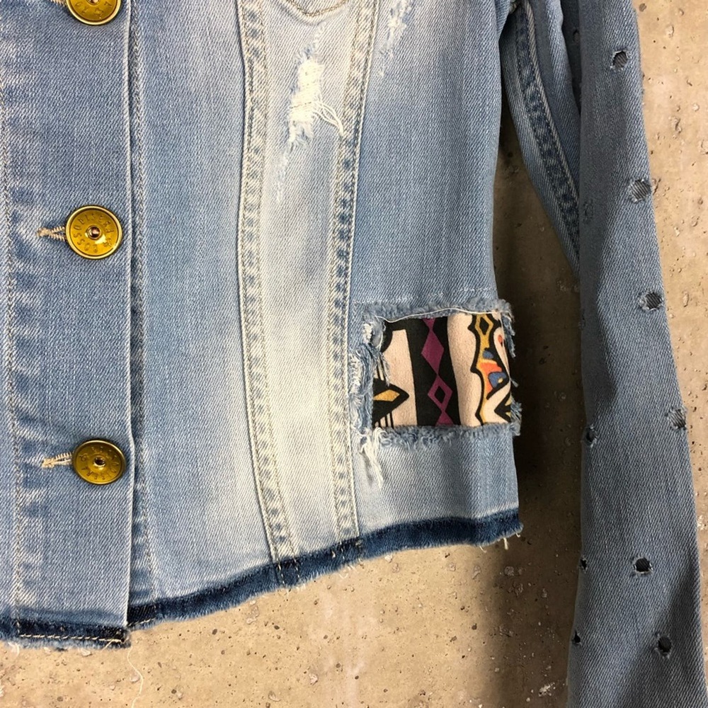 Stylish Light Blue Jean Jacket - Picture 3 of 8